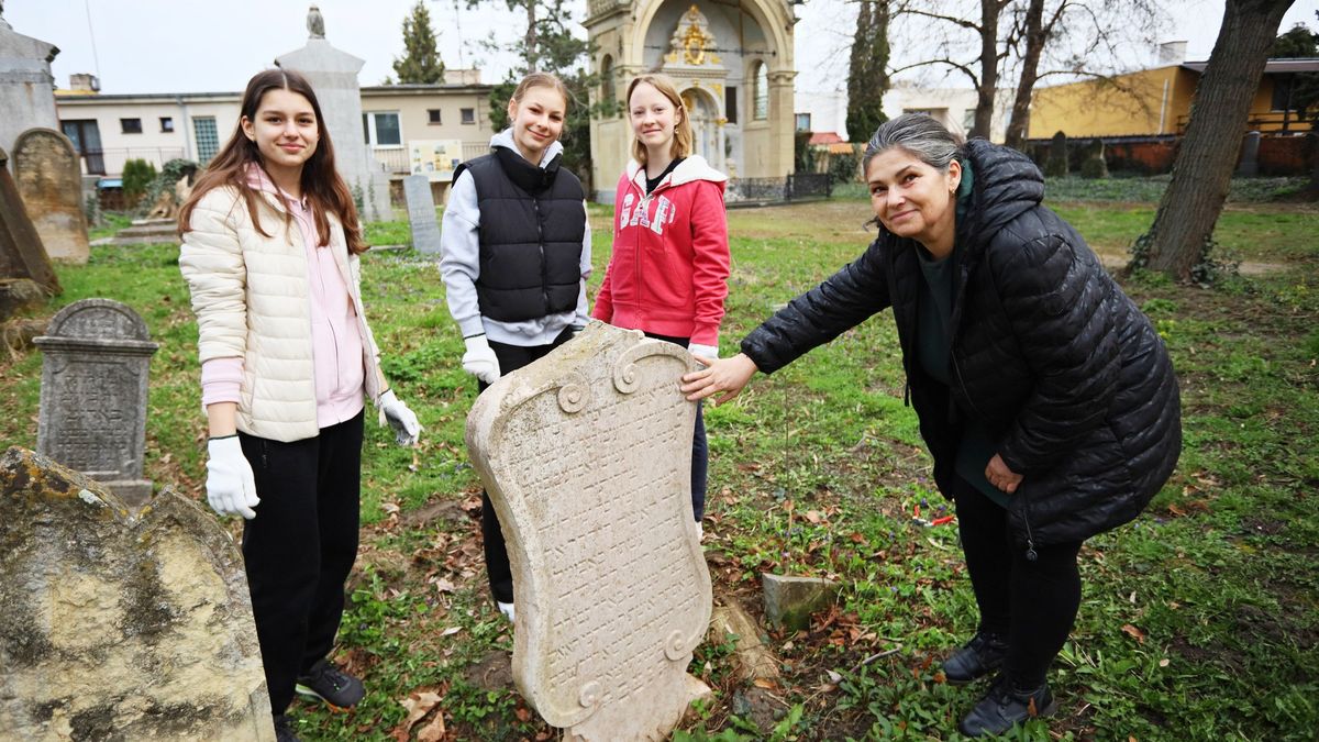 Dříve postupně zanikající židovský hřbitov je dnes historickým parkem